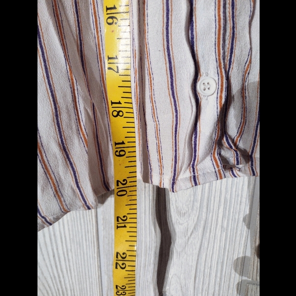 ✴️3 for $15: Forever 21 Button-Up Crop Top - Picture 4 of 11